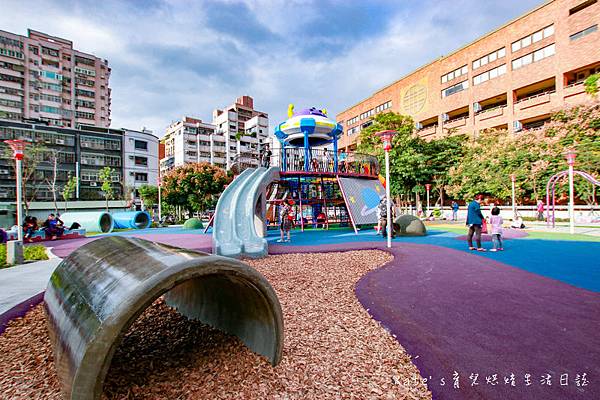 樹林東昇公園 星際探險主題公園 新北市主題公園 東昇公園有什麼 外星人造型立體攀爬網11.jpg