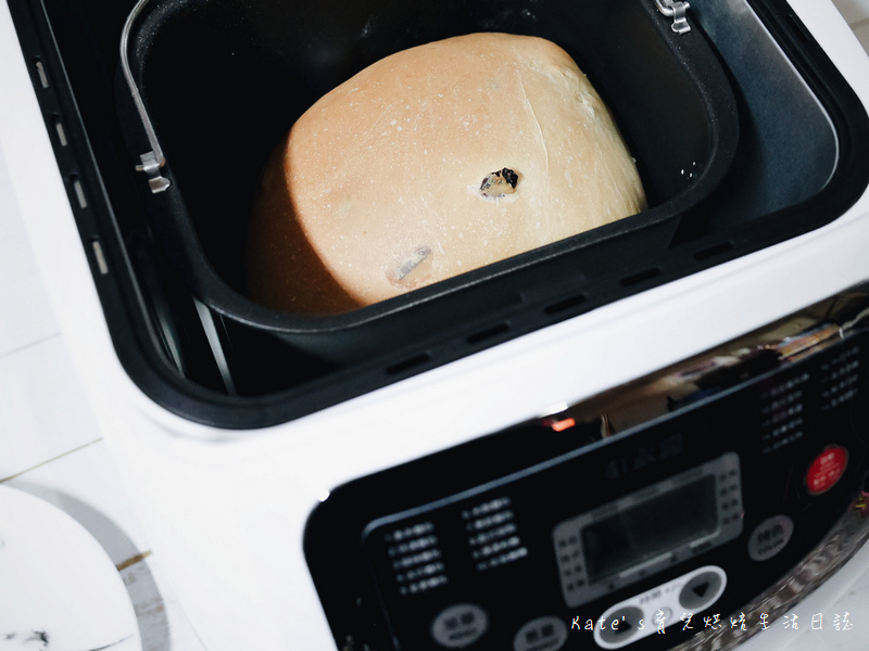 生活家電 麵包機 小太陽自動投料製麵包機tb 8021 功能多元 可自動投料 三種麵包重量可選擇 除了做麵包還可以做年糕及酒釀 Kate S