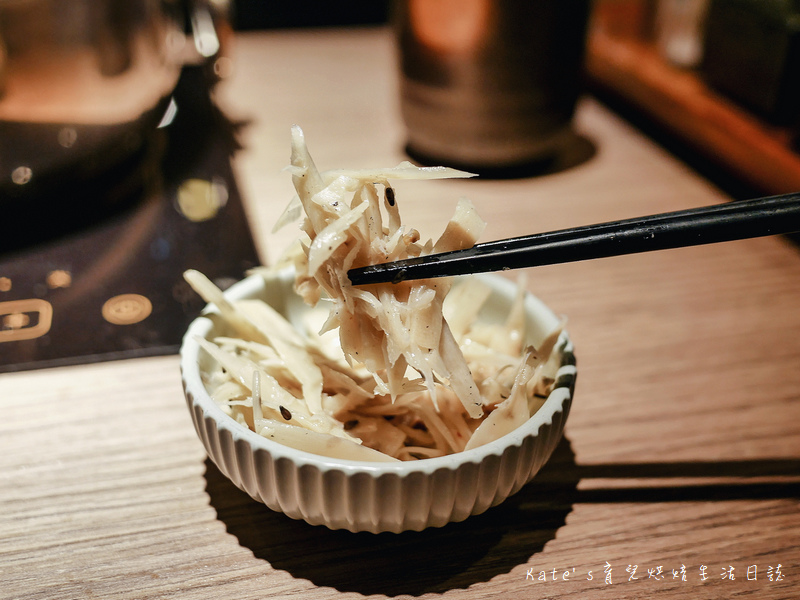 王鍋屋 信義區商業午餐 酸白菜鍋燒麵 王鍋屋酸白菜鍋 信義區聚餐 市政府美食 市政府火鍋 信義區火鍋推薦 京都甜點 京都限定白巧克力菓28.jpg