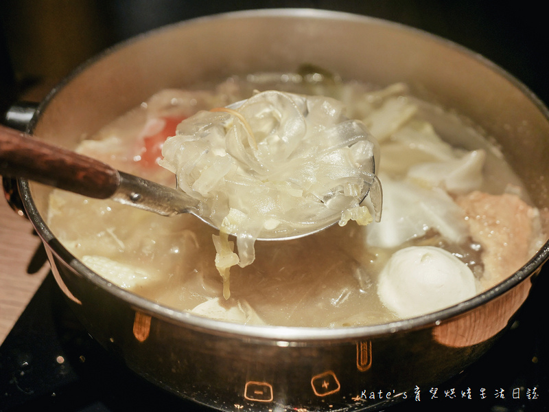 王鍋屋 信義區商業午餐 酸白菜鍋燒麵 王鍋屋酸白菜鍋 信義區聚餐 市政府美食 市政府火鍋 信義區火鍋推薦 京都甜點 京都限定白巧克力菓34.jpg