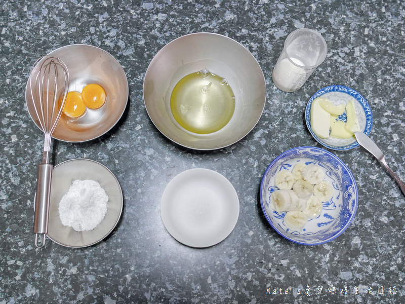 舒芙蕾食譜 平底鍋做舒芙蕾 平底鍋煎鬆餅 厚鬆餅 寶寶副食品 幼兒點心 熱蛋糕 舒芙蕾怎麼做 舒芙蕾做法1.jpg