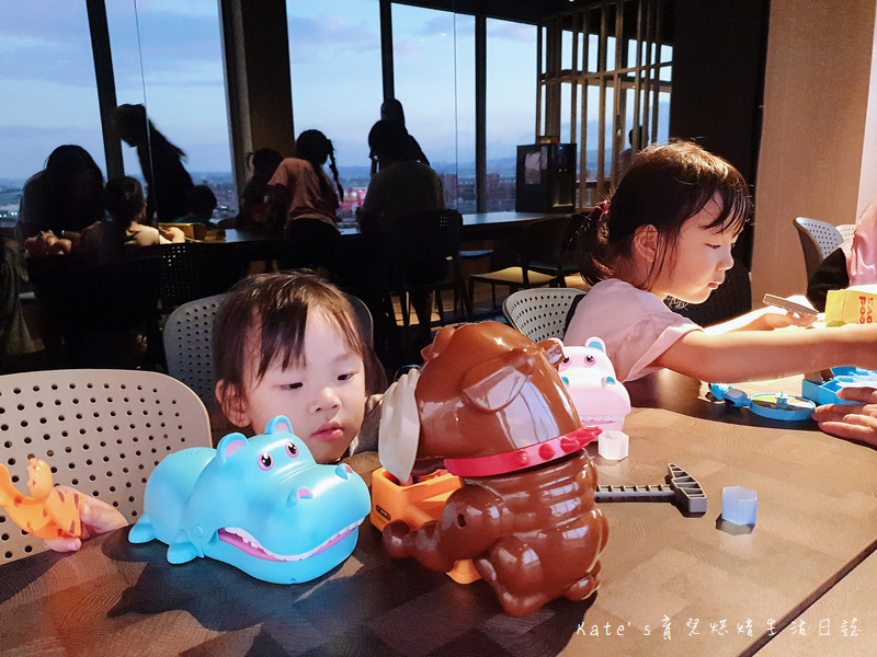 余舍行旅 余舍行旅早餐 飯店早餐吃牛排 余舍行旅三人房 余舍行旅電話 余舍台中 余舍行旅附近美食 逢甲附近住宿 台中飯店 台中住宿 逢甲住宿推薦 台中親子飯店66.jpg