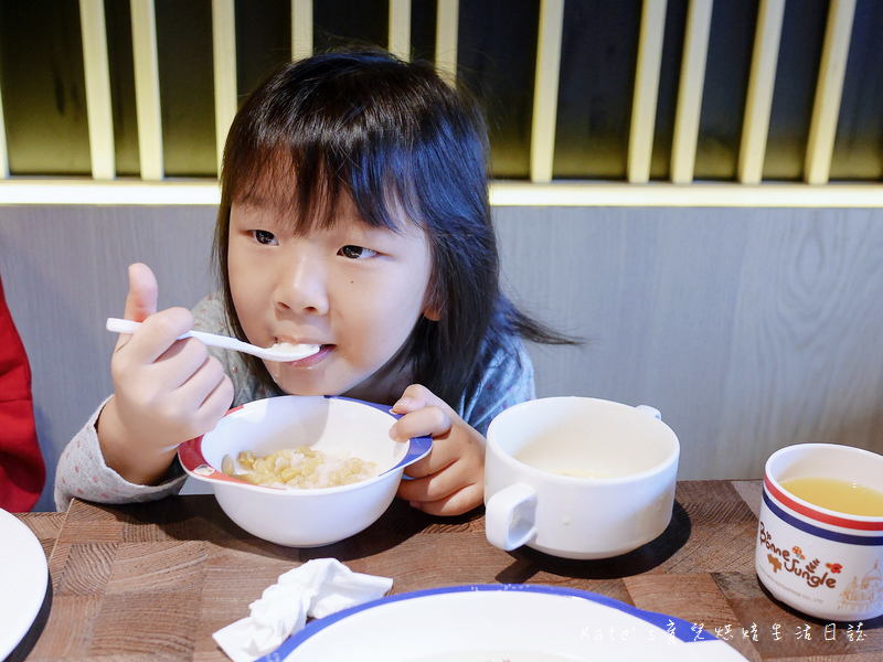 余舍行旅 余舍行旅早餐 飯店早餐吃牛排 余舍行旅三人房 余舍行旅電話 余舍台中 余舍行旅附近美食 逢甲附近住宿 台中飯店 台中住宿 逢甲住宿推薦 台中親子飯店95.jpg