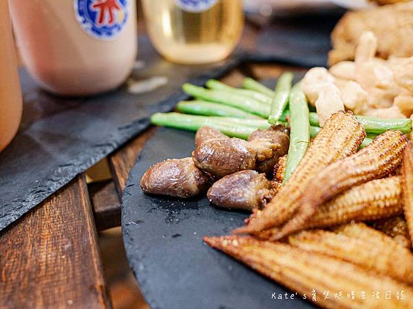 士林夜市美食 怪獸小雞排 台北雞排 士林夜市小吃 麻香紅雞排、蒜香黃雞排28.jpg