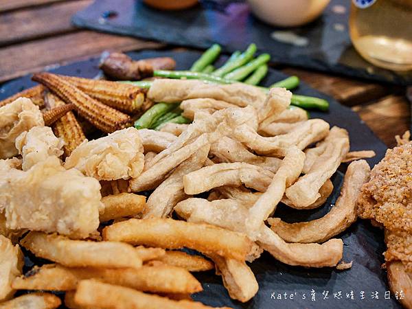 士林夜市美食 怪獸小雞排 台北雞排 士林夜市小吃 麻香紅雞排、蒜香黃雞排30.jpg