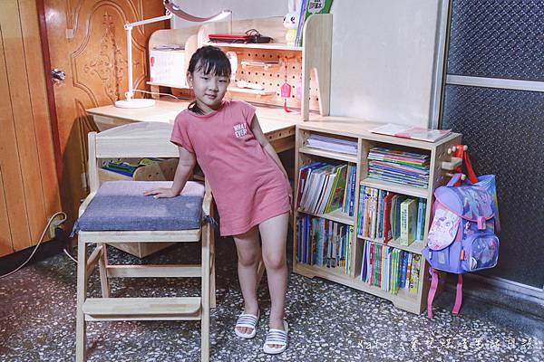 環安好好學成長桌椅組 環安實木家具成長書桌椅 好好學成長桌椅組旗艦組開箱 成長書桌椅推薦 環安好好學書桌 環安好好學成長桌椅組評價6.jpg