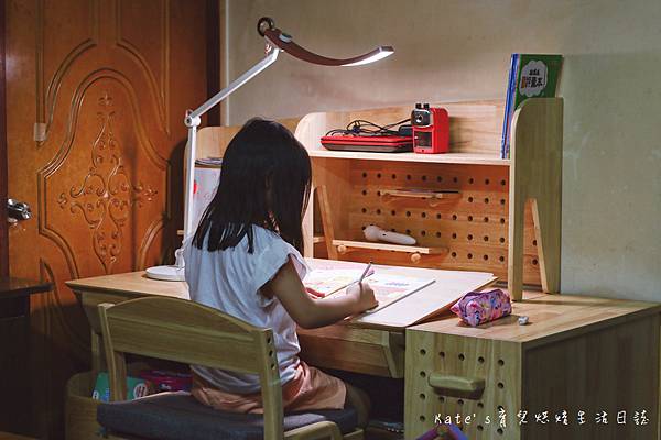 環安好好學成長桌椅組 環安實木家具成長書桌椅 好好學成長桌椅組旗艦組開箱 成長書桌椅推薦 環安好好學書桌 環安好好學成長桌椅組評價59.jpg