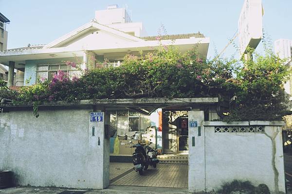 臺中散散步~沙漠樂冰果室#冰殼咖啡#精誠街