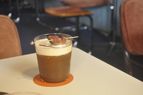 彰化Light up cafe&bar 高賓閣內的摩登復古咖