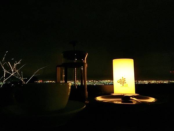 【夜景】啡文學 ♡ 台中龍井喝咖啡賞夜景~品嘗遠離市區的片刻寜靜