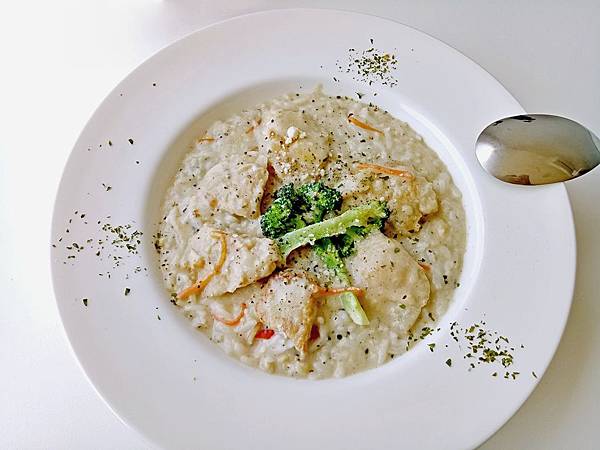【食記】三峽。九天 Nine Sky ♥ 超多層的韆層蛋糕，來一段隱居獨享的午茶時光