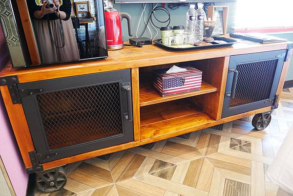 【高雄】冒煙的喬「就是公寓旅店」｜新美式工業風讓我目不轉睛！