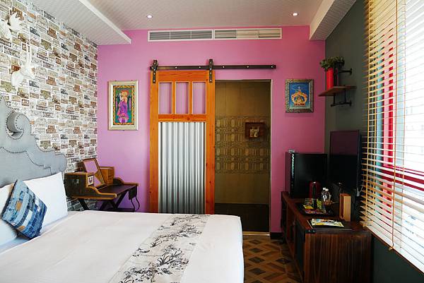 【高雄】冒煙的喬「就是公寓旅店」｜新美式工業風讓我目不轉睛！