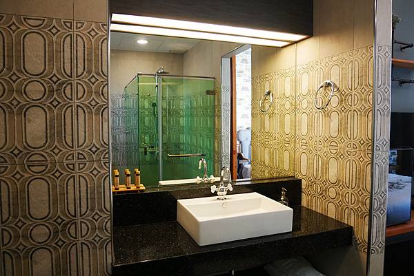 【高雄】冒煙的喬「就是公寓旅店」｜新美式工業風讓我目不轉睛！