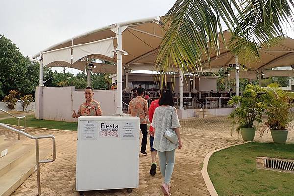 【關島】Fiesta Resort Guam 悅泰飯店 | 杜夢灣高CP值首選，舒服寬敞，隨時隨地漫步海灘