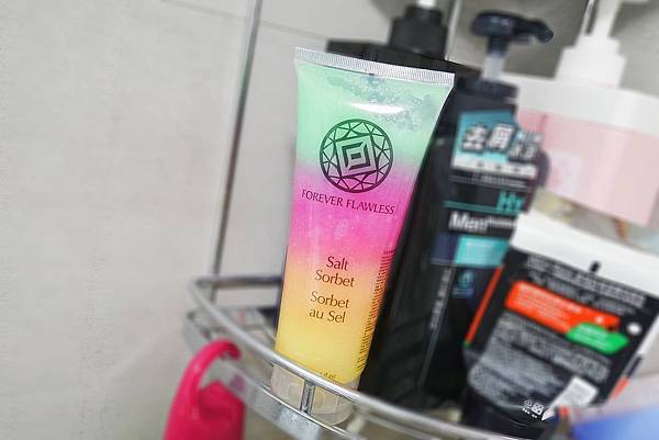【身體】嗬護肌膚的鑽石級保養｜Forever Flawless 彩虹海鹽身體磨砂膏
