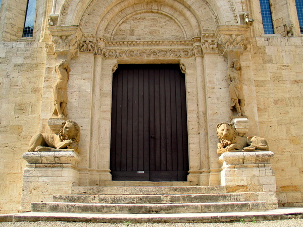 San Quirico dOrcia  Church 2.jpg