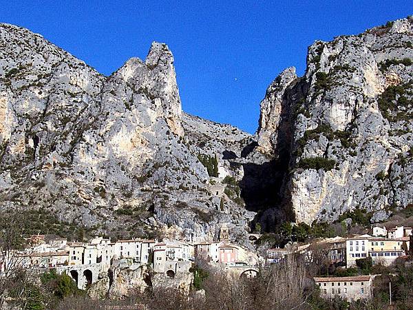 moustiers-sainte-marie.jpg