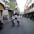 阿在+阿哈／搭肩齊腳踏車，所謂四輪