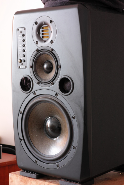 ADAM S3X-V 2047.jpg ADAM S3X-V 2047.jpg