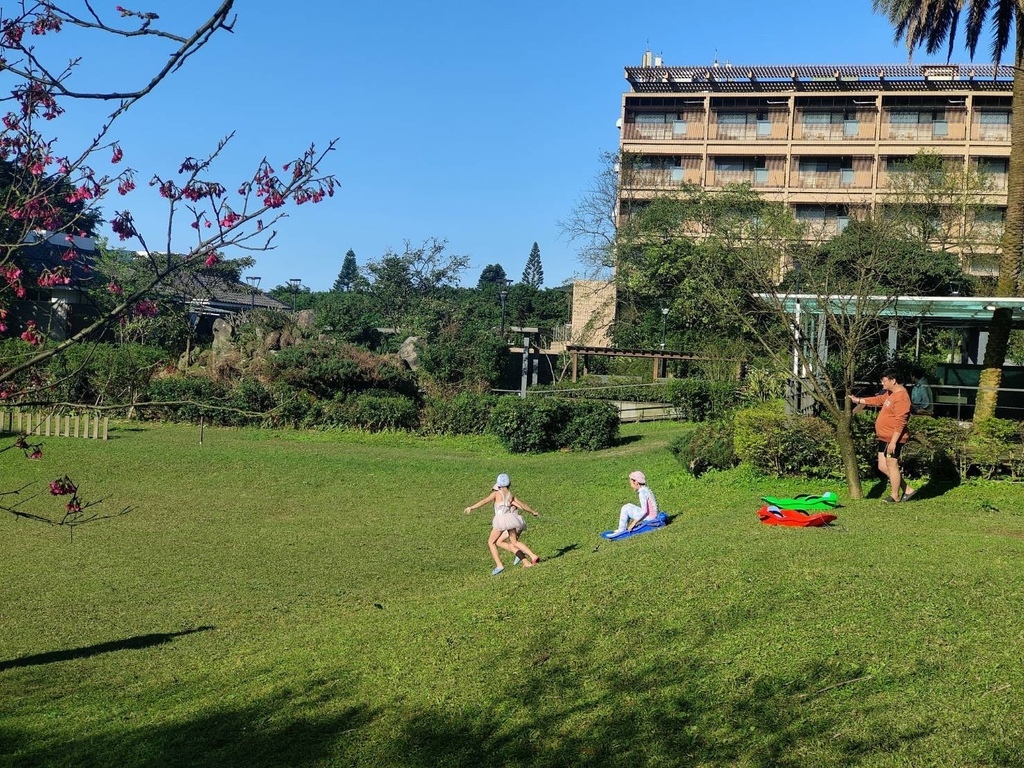 新北住宿推薦陽明山天籟渡假酒店 跟團幫你升等草山家庭房 