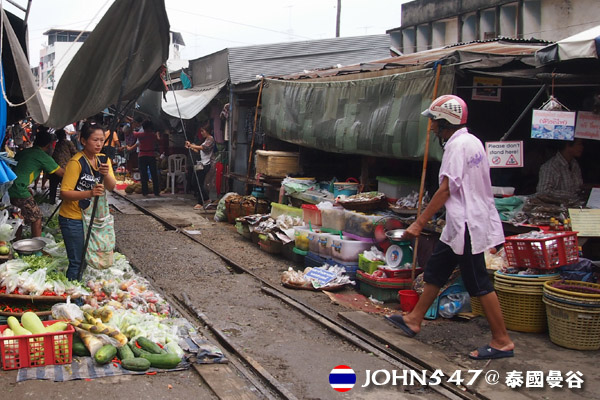 泰國美功鐵道市場Makelong Railway Market5.jpg