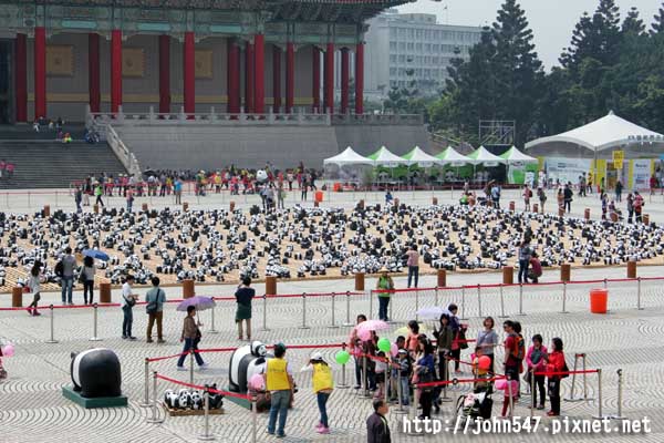 1600貓熊世界之旅 中正紀念堂8.jpg