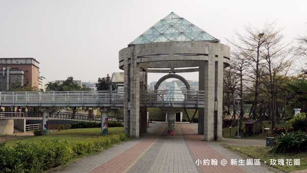 新生園區春季玫瑰花園賞花@捷運圓山站花博公園9.步道.jpg