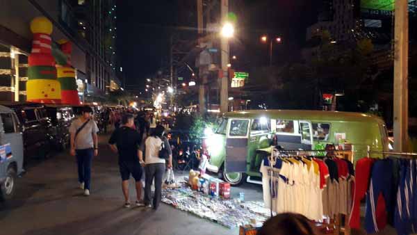 泰國曼谷桑倫夜市Suan Lum Night Bazaar Ratchadaphisek.jpg