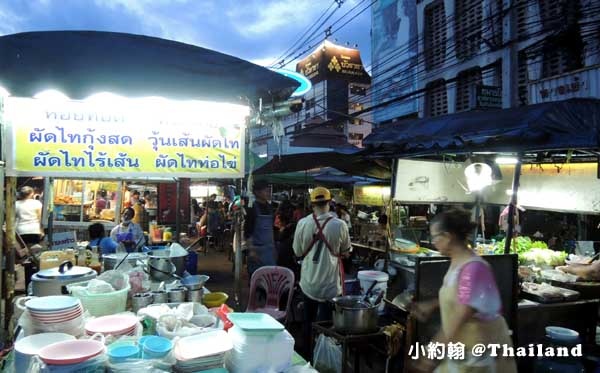 Chang Phueak Gate night street food.jpg