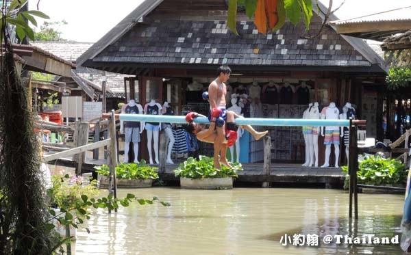 Pattaya Floating Market muay thai.jpg