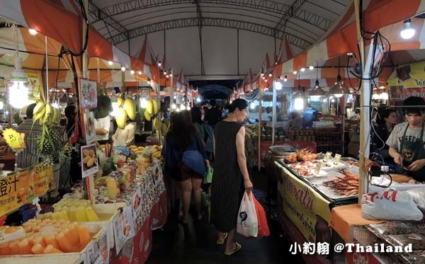 Central World street food night marekt3.jpg