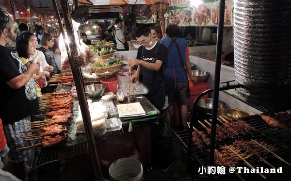 Central World street food night marekt烤雞腿.jpg