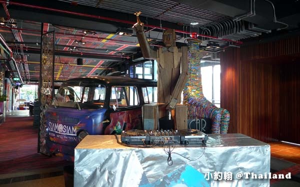 Siam@Siam Design Hotel Pattaya car bar.jpg Siam@Siam Design Hotel Pattaya car bar.jpg