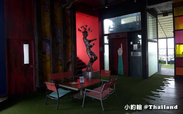 Siam@Siam Pattaya Double Deck Pool elevator.jpg Siam@Siam Pattaya Double Deck Pool elevator.jpg