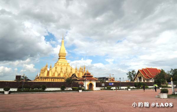 Pha That Luang Stupa Vientiane Laos塔鑾寺1.jpg