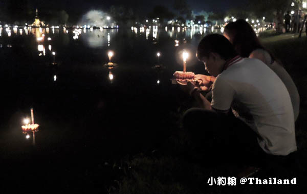 Loy Krathong River Festival Thai2.jpg