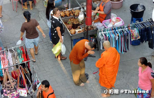 Wat Tai  On nut bangkok market monk.jpg