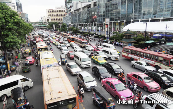 Chit Lom奇隆站車流.jpg