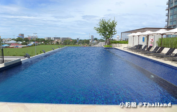 True Arena Hua Hin pool.jpg