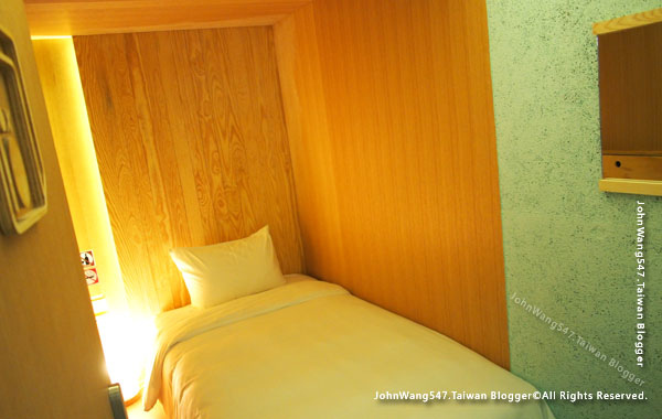 Boxtel Sleeping Box hotel@Suvarnabhumi Airport.jpg