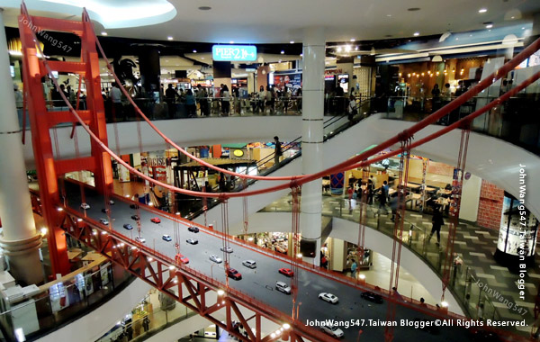 Terminal 21 San Francisco Golden Gate Bridge.jpg