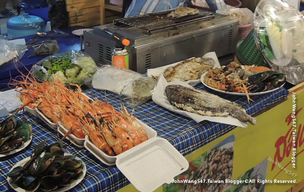 Talad Neon Pratunam Night Market seafood2.jpg