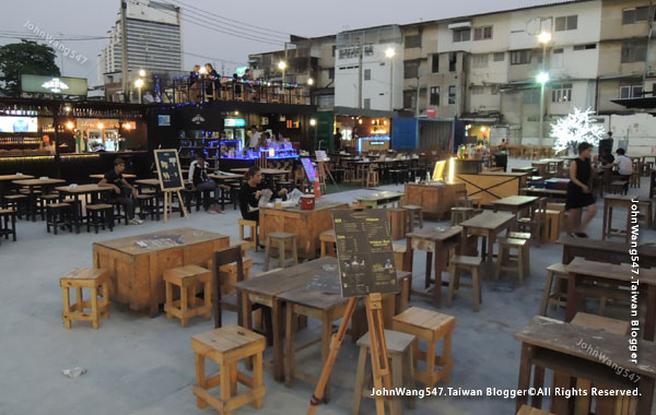 Talad Neon Pratunam Night Market bar.jpg