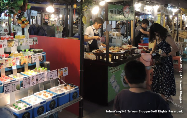 Talad Neon Pratunam Night Market8.jpg