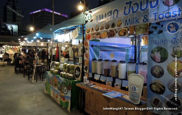 Talad Neon Pratunam Night Market7.jpg