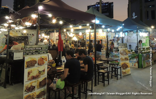 Talad Neon Pratunam Night Market6.jpg