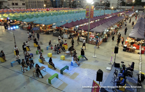 Talad Neon Pratunam Night Market.jpg