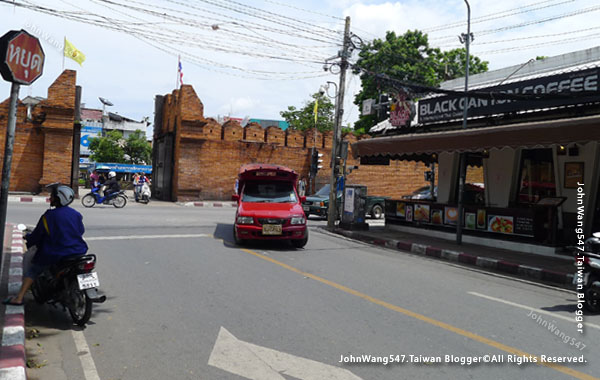 Black Canyon Coffee Chiang Mai Thapae gate.jpg