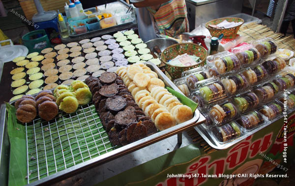 Rayong Banphe night market thai desert.jpg